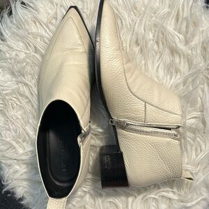 Everlane The Boss ankle booties in bone